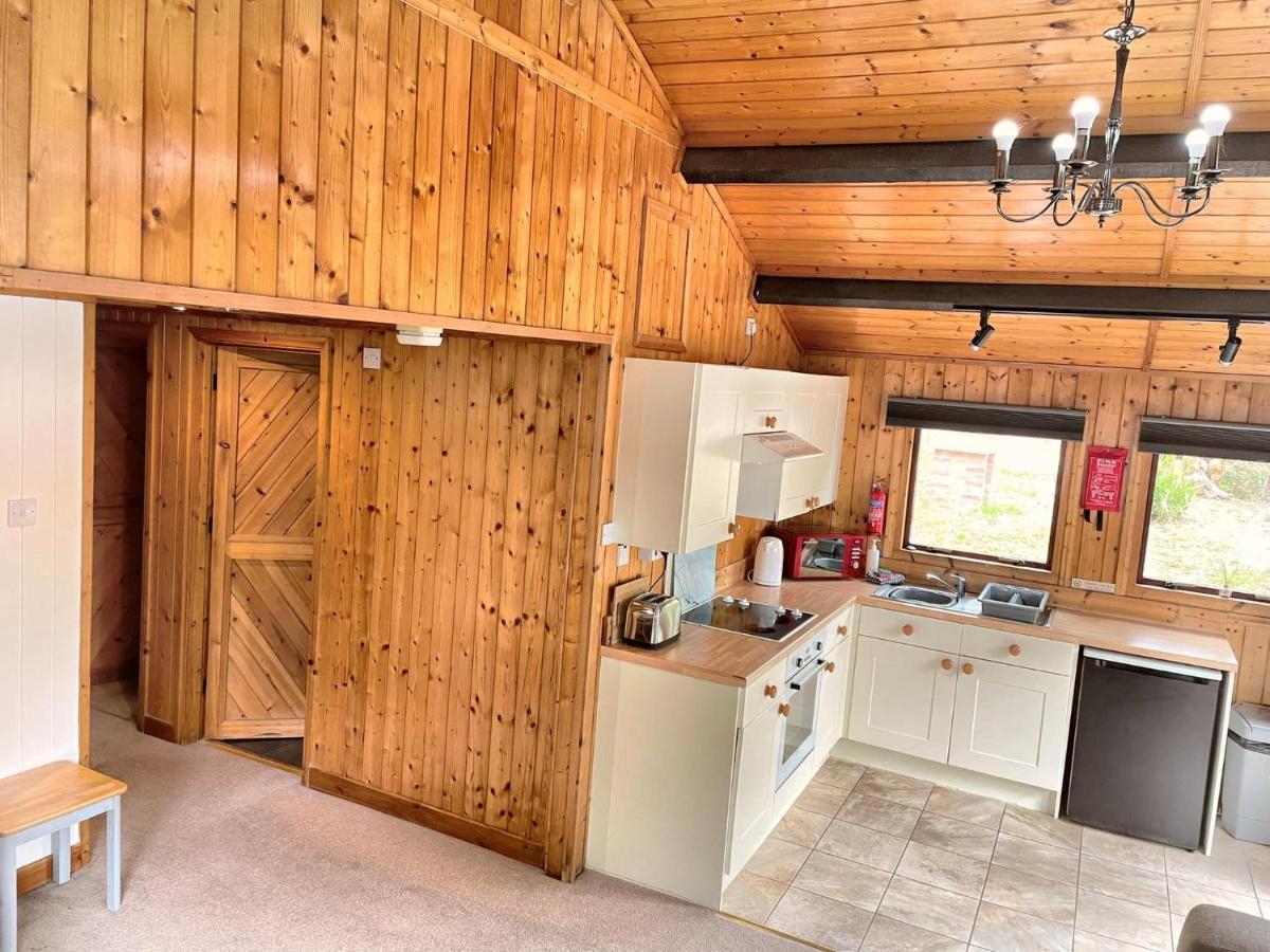 The Squirrel Lodge - Hot Tub - Pet Friendly - Pembrokeshire-Tenby Carmarthen Luaran gambar