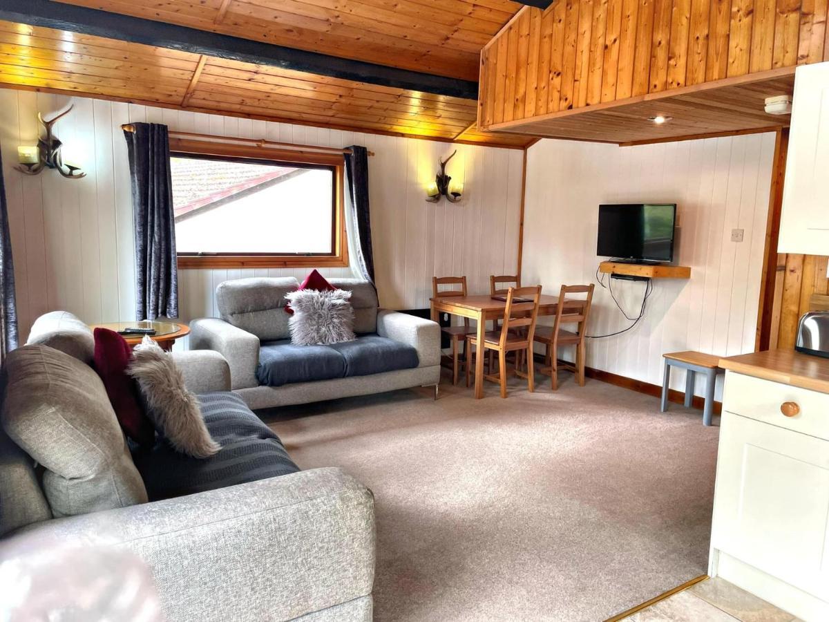 The Squirrel Lodge - Hot Tub - Pet Friendly - Pembrokeshire-Tenby Carmarthen Luaran gambar