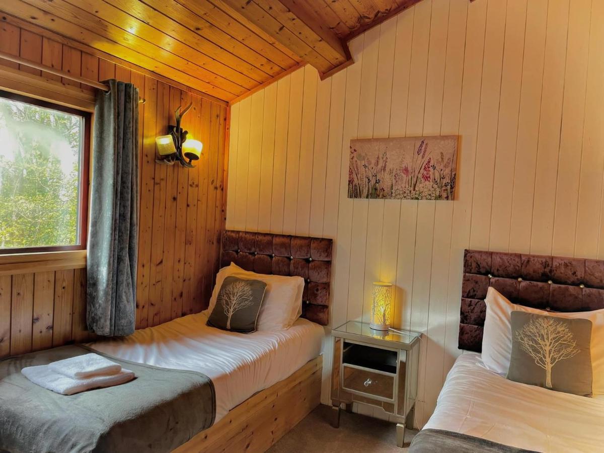 The Squirrel Lodge - Hot Tub - Pet Friendly - Pembrokeshire-Tenby Carmarthen Luaran gambar