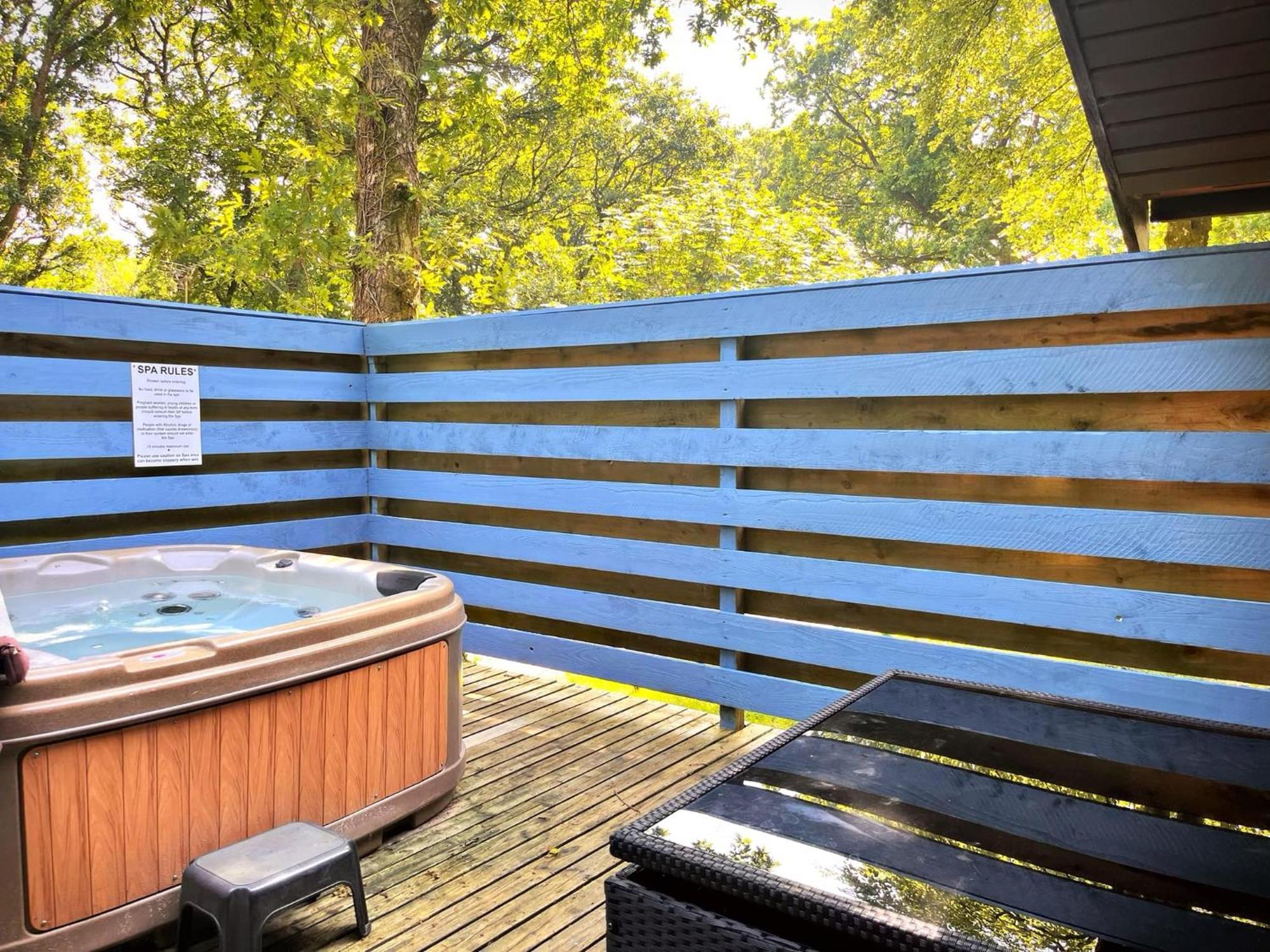 The Squirrel Lodge - Hot Tub - Pet Friendly - Pembrokeshire-Tenby Carmarthen Luaran gambar